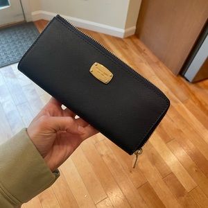 Navy blue Micheal Kors wallet to match purse